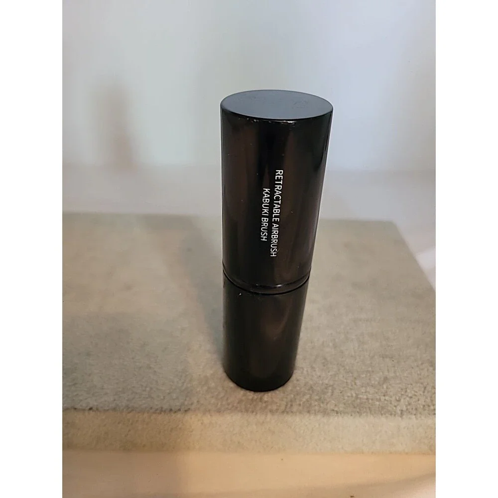 LAURA GELLER RETRACTABLE KABUKI BRUSH FOR TRAVEL OR PURSE - ROUNDED
